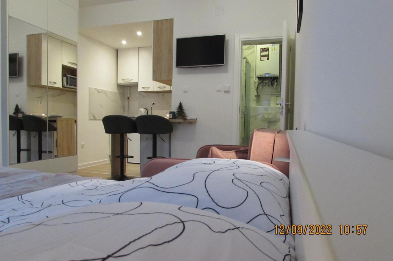 Studio Apartman Oboj Maksimir Self Check In ซาเกร็บ ภายนอก รูปภาพ